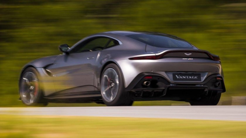 Астон Мартин в8 Vantage