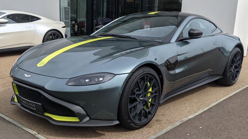Астон Мартин v8 Vantage 2018