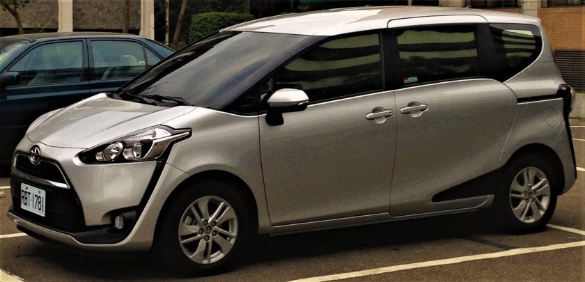 Тойота Сиента 2023