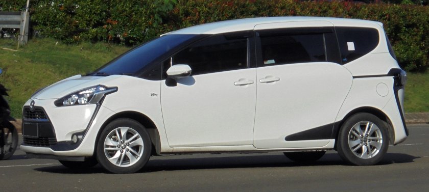 Тойота Сиента 2022