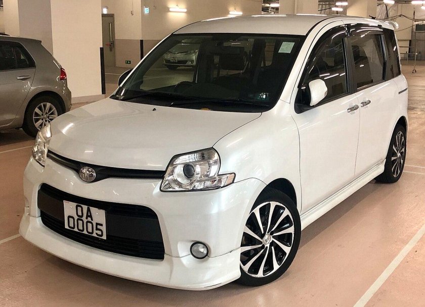 Тойота Сиента 2013