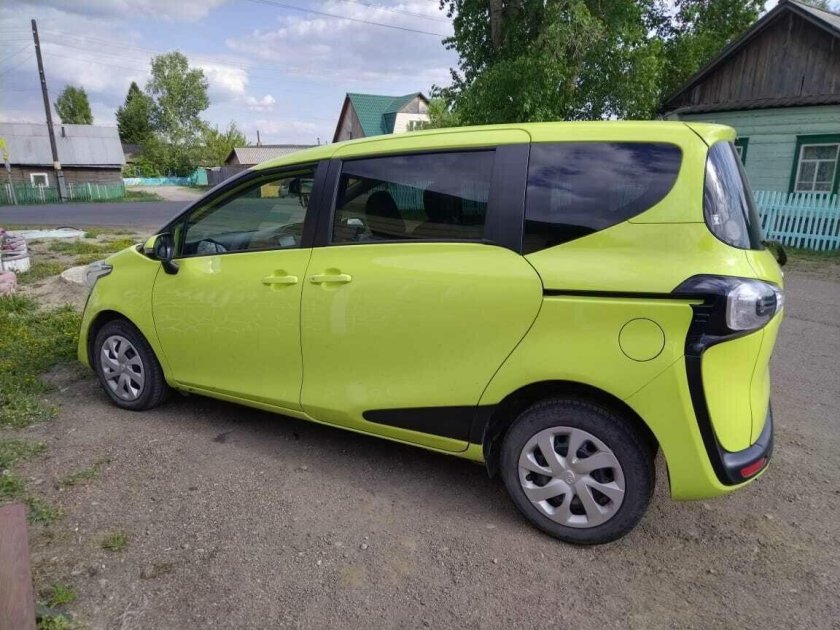Toyota Sienta 2018 Сиента
