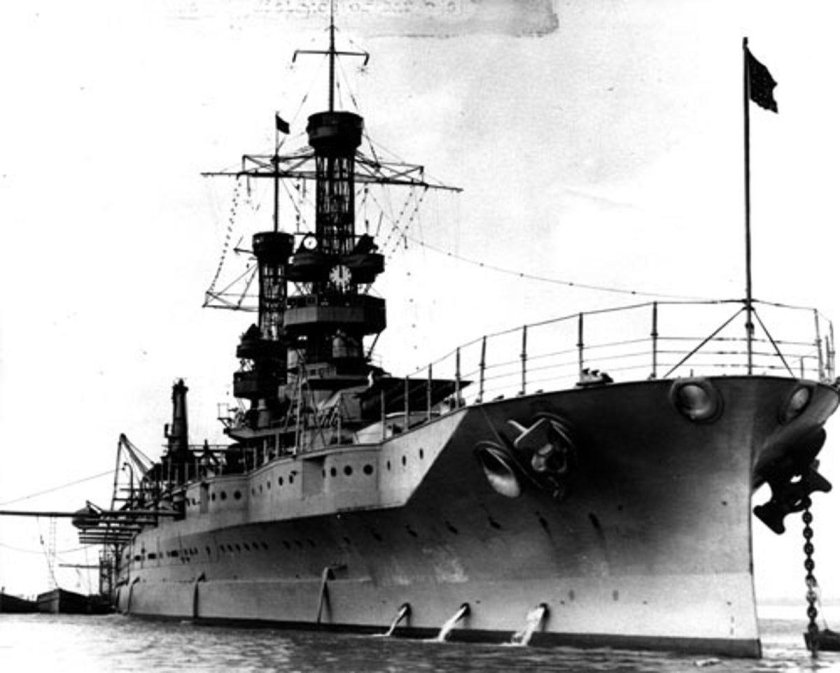 Линкор Аризона Перл Харбор