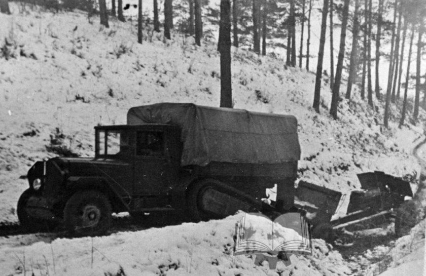 Артиллерийский тягач зис-42