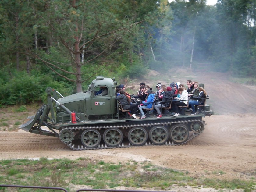 Военный тягач бат