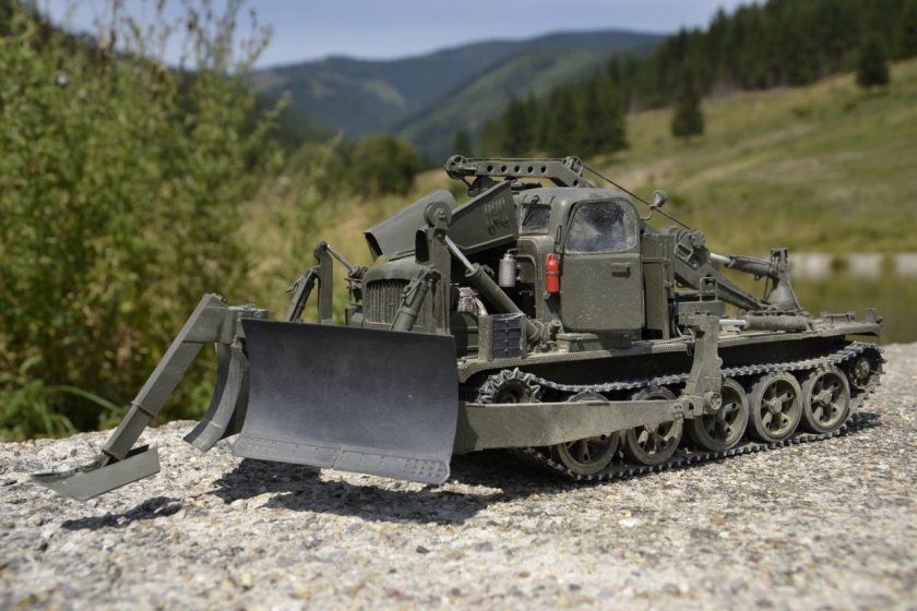 Бат- гусеничный путепрокладчик