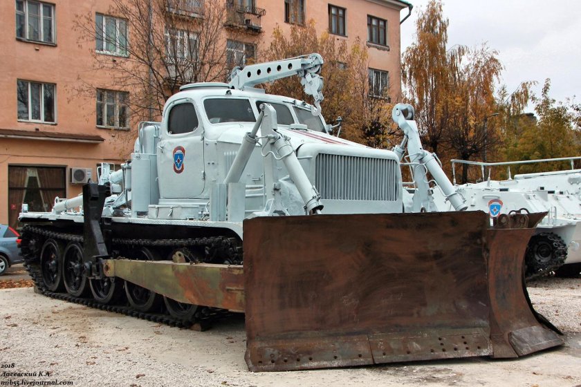 Бат- гусеничный путепрокладчик