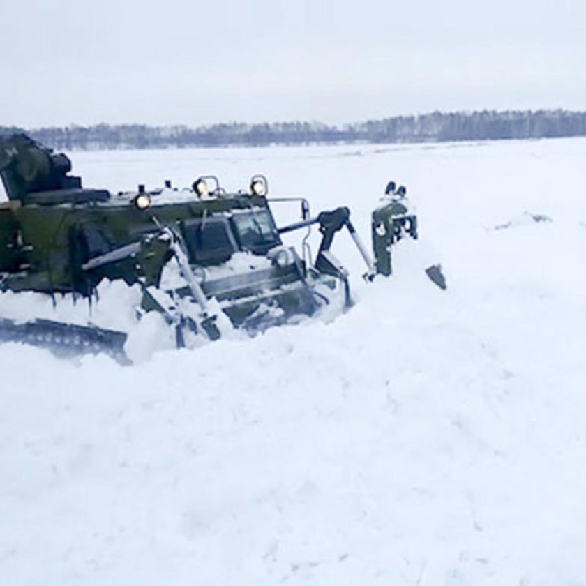 Военная техника для расчистки снега