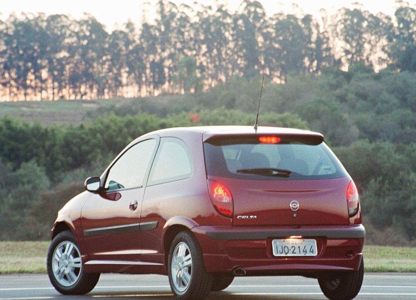 Опель корса 1.2 2003