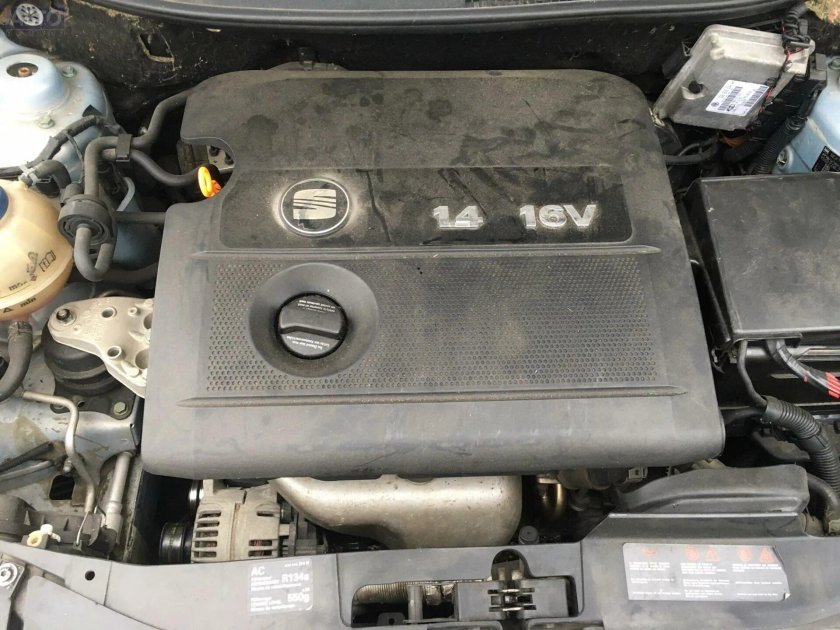 Сеат Кордоба 2003 г.в. 1.4 крышка двигателя демонтаж