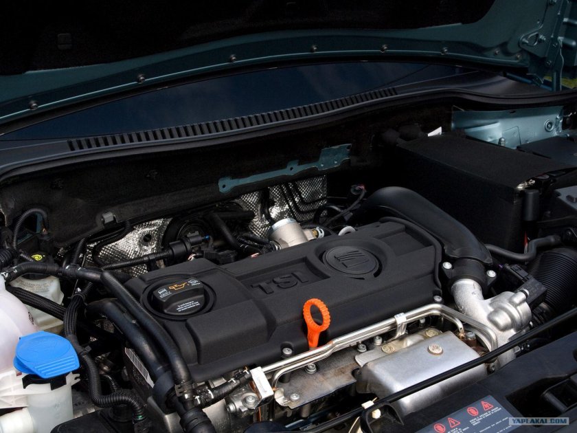 Сеат Леон 2012 под капотом