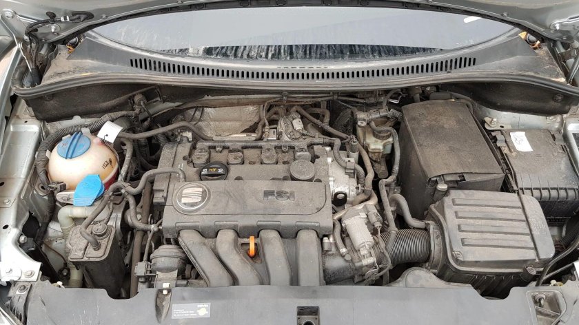 Сеат Альтеа 2006 1.6 крышка верх мотора