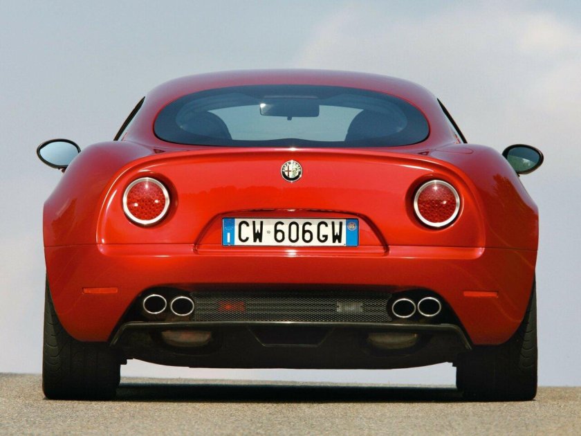Машина Alfa Romeo 8c Competizione
