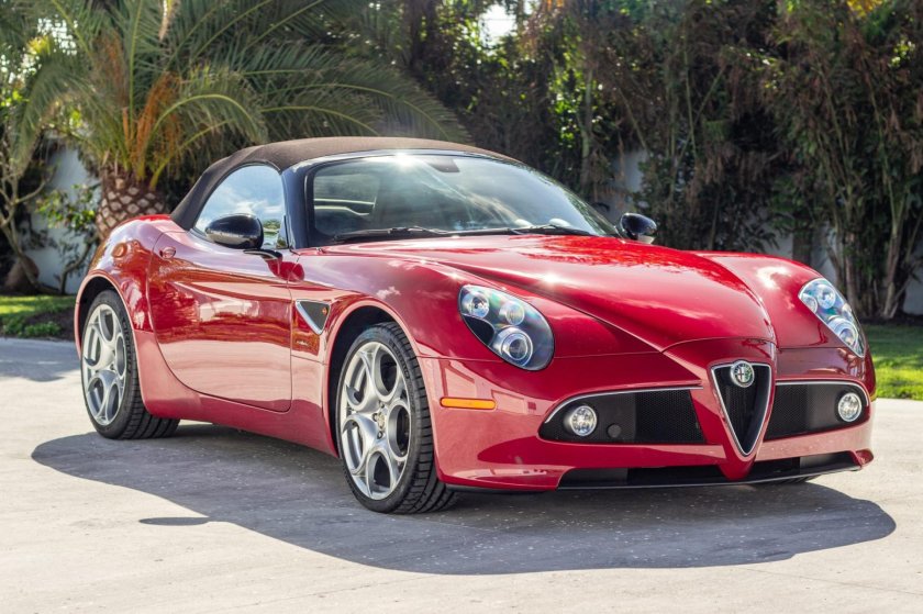 Родстер Alfa Romeo 8c Touring Spider.