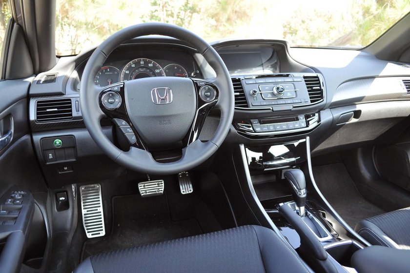 Хонда Аккорд 2016 салон