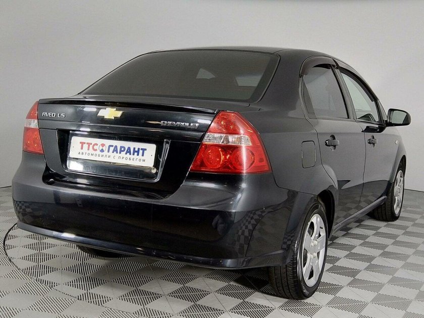 Шевроле Авео черная зад
