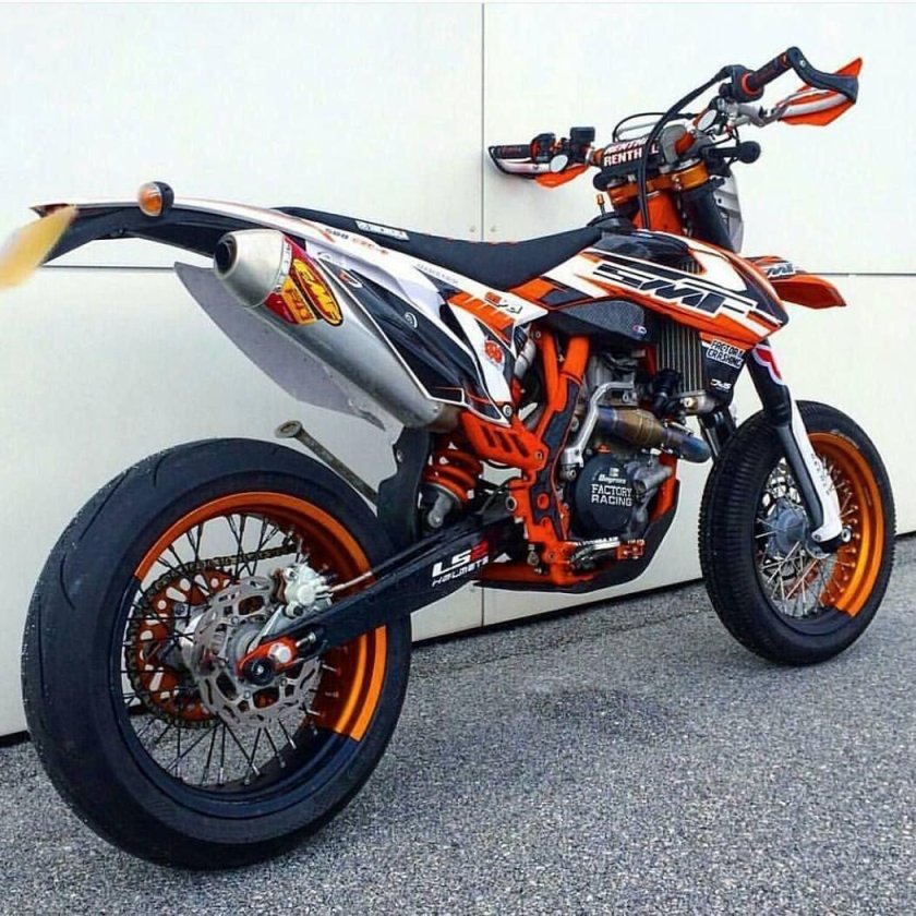 Мотоцикл КТМ супермото