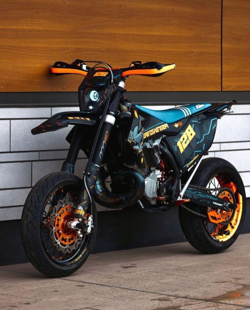 Мотоцикл ктм супермото