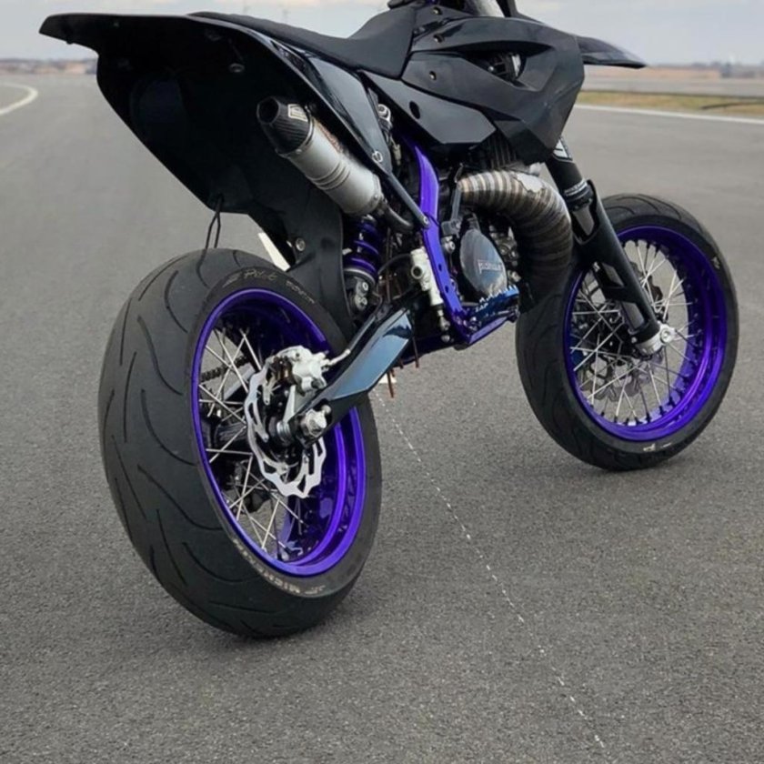 Серый матовый мотард