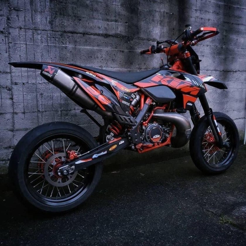 Мотоцикл КТМ супермото