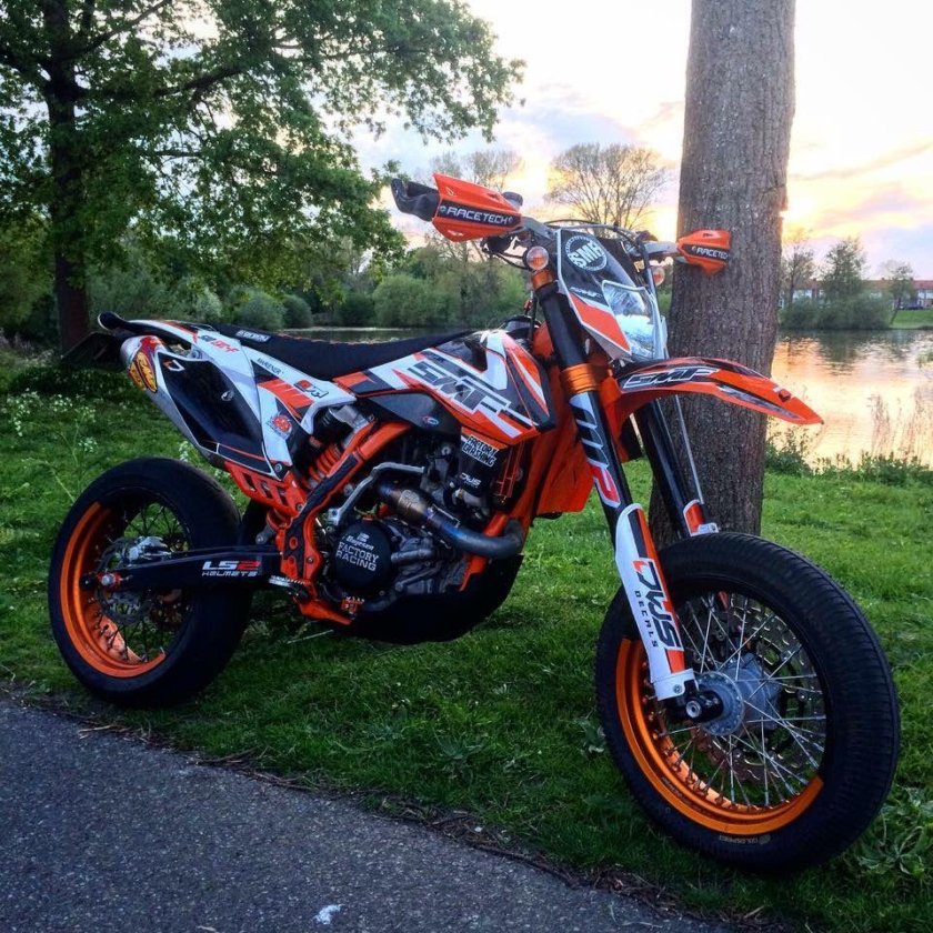 Мотоцикл КТМ супермото