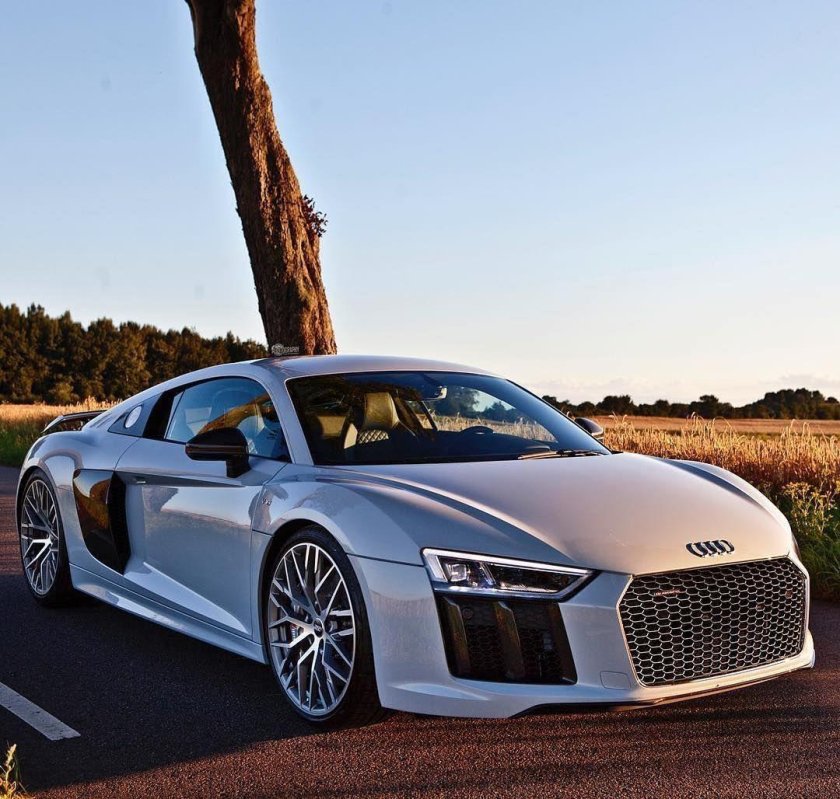 Ауди р8 2018