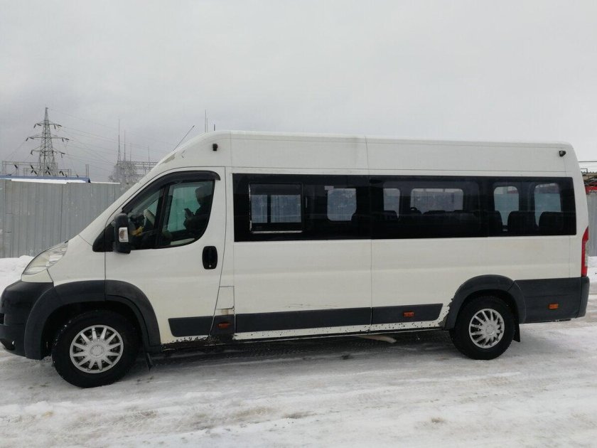 Белый Ситроен микроавтобус