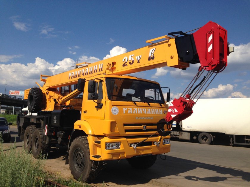Автокран Галичанин 25