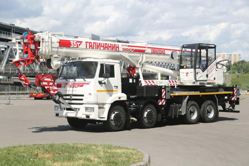 Автокран Галичанин Пионер 35
