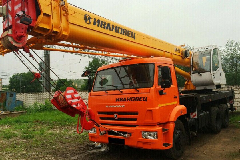 Автокран Ивановец КС-45717-1