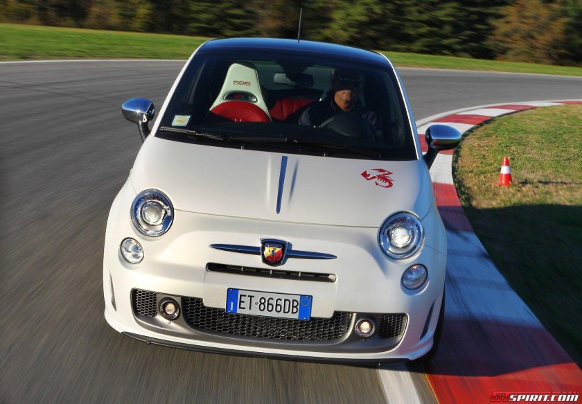 Fiat Abarth 595 серо-голубого цвета