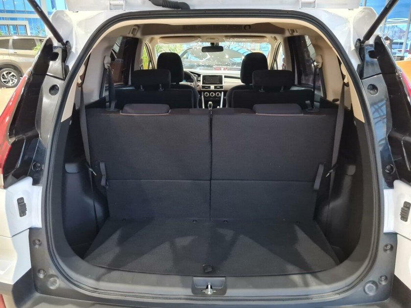 Митсубиси семиместный