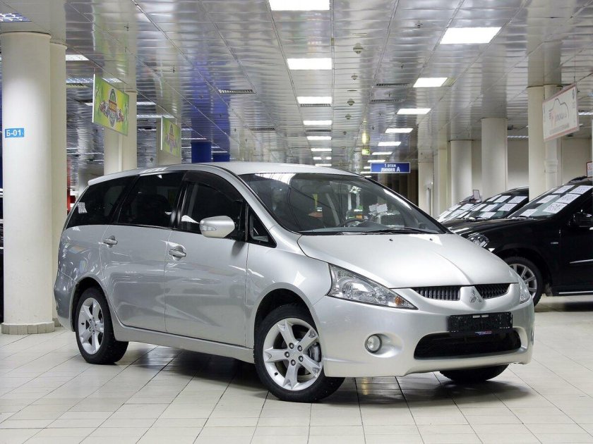 Митсубиси Грандис 2011