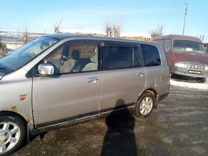 Митсубиси Дион 2000