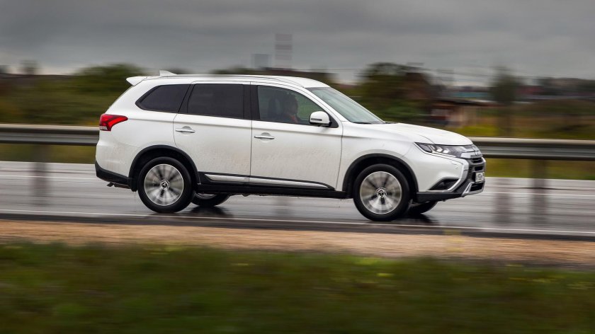 Mitsubishi Outlander семиместный