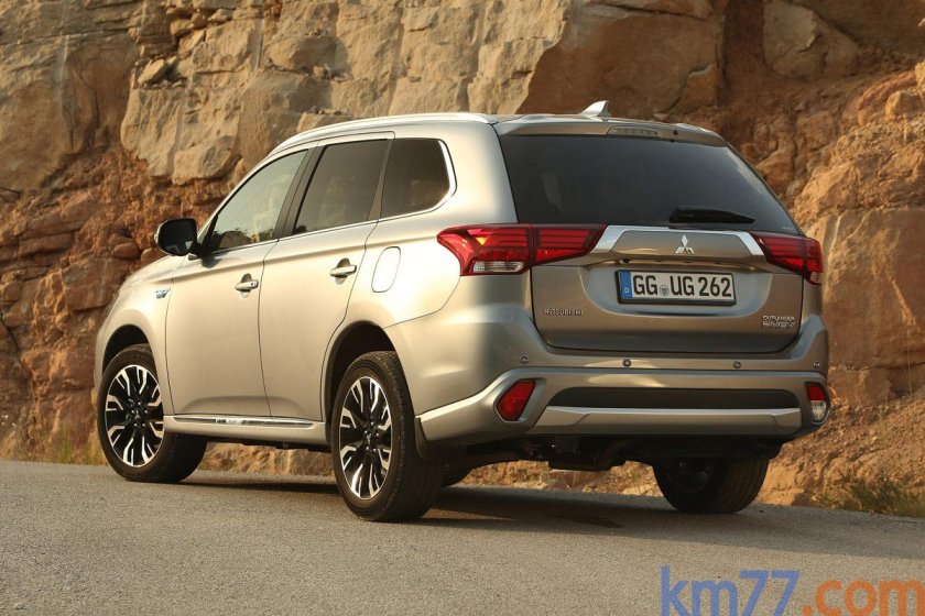 Митсубиси Аутлендер 2015