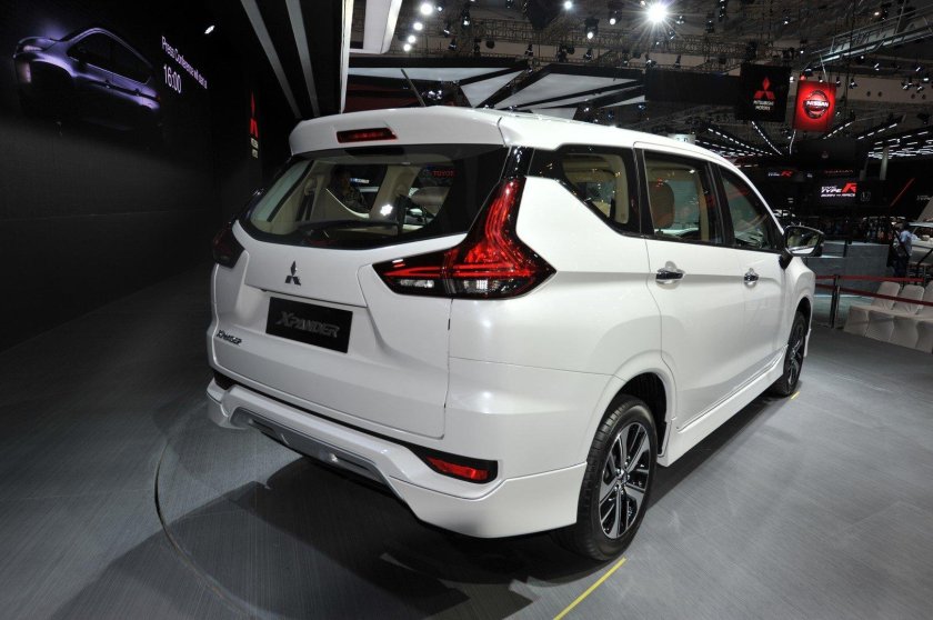 7 Местный Mitsubishi Xpander