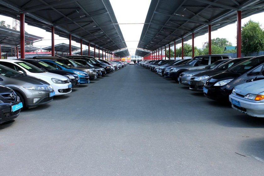 Много автомобилей