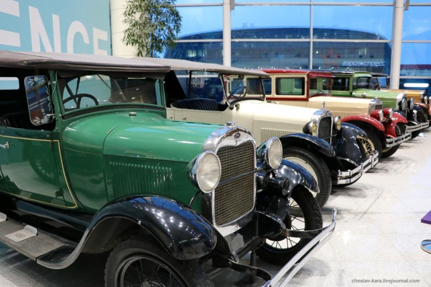 Выставка старинных автомобилей