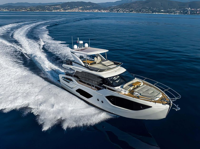 Ferretti yachts 670