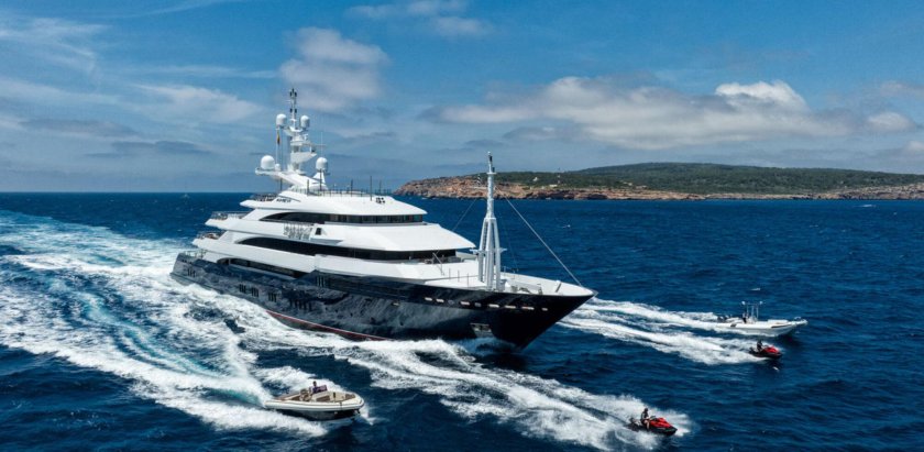 Альфа неро яхта