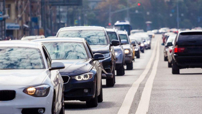 Автомобиль на дороге