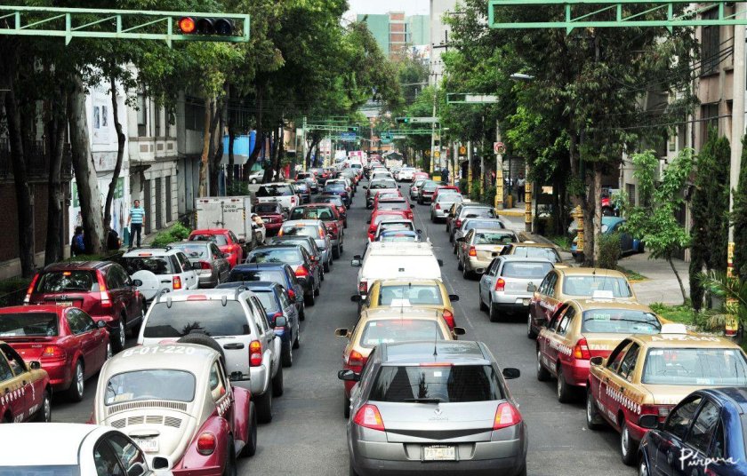 Улица много машин