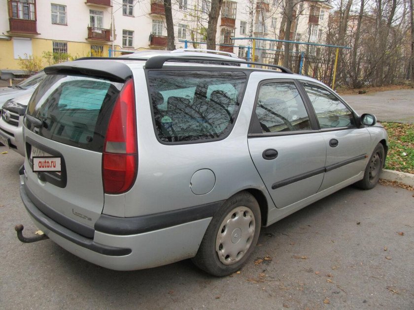 Рено Лагуна универсал 1997 года