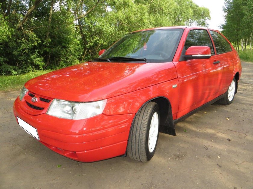 ВАЗ 2112 красная