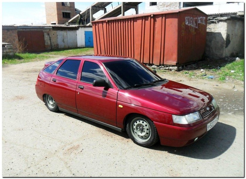 ВАЗ 2112 бордовая