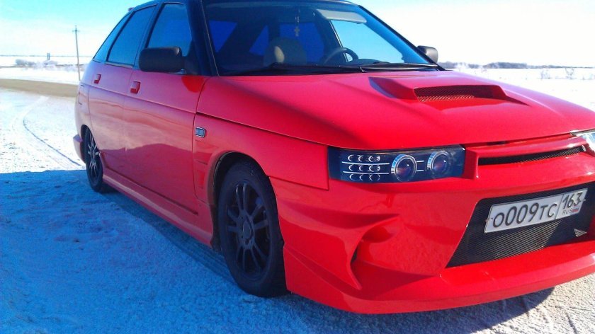 ВАЗ 2112 красная