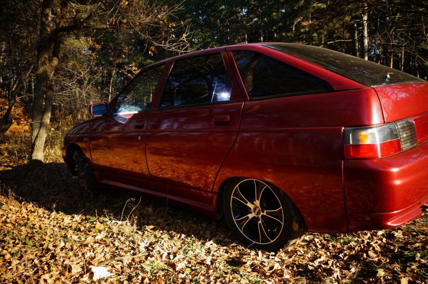 Двенашка машина Вишневая