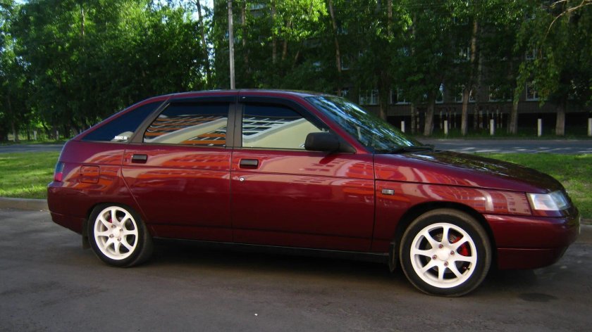 ВАЗ 2112 бордовая