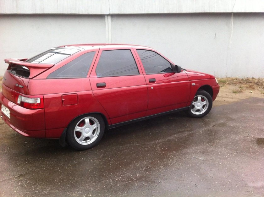 ВАЗ 2112 красная